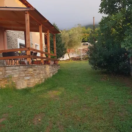 Holiday home Mavridis House *